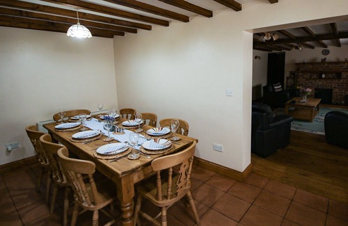 Cauldon Low House | Country Holiday Cottage - family friendly, close to Alton Towers!