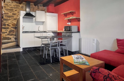 Bembibre House | Country Home 'El Sardón 3' with Mountain View, Wi-Fi and Air Conditioning