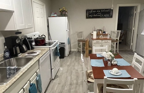 Pasadena Apartment | Country Home Hideaway