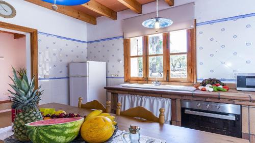 Alaro House | Country House Banyols