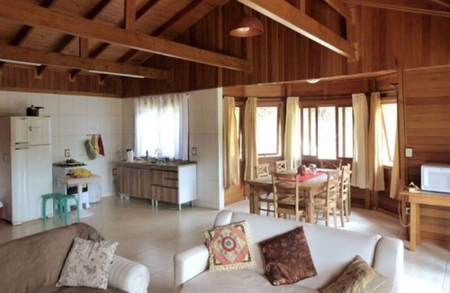Campos do Jordao Cottage | Country House with Mountain Views. Capivari 15 minutes. Pets Welcome!