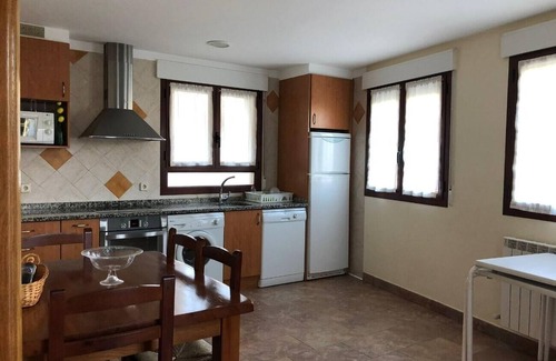 Oloriz/Oloritz House | Country House 'Casa Rural Mirizabal' with Mountain View, Private Terrace and Wi-Fi