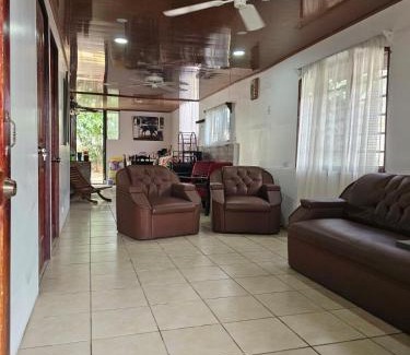 San Pablo de Turrubares House | Country house