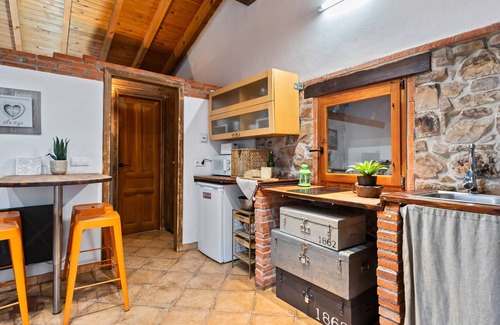 Santa Maria House | Country House 'El Carbayu, Jacuzzi Y Vistas' with Mountain View, Private Terrace and Wi-Fi