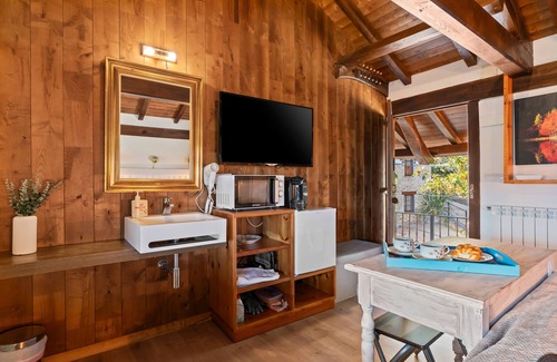 Vegadeo House | Country House 'El Desvan De Alborada Del Eo' with Mountain View, Wi-Fi and Air Conditioning
