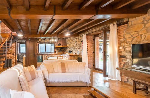 Rozas House | Country House 'El Paraiso Del Yayo' with Mountain View, Private Terrace and Wi-Fi