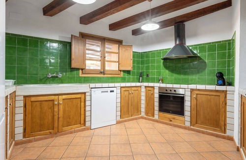 Torrelles de Foix House | Country House 'Can Cruset' with Mountain View, Private Pool and Wi-Fi