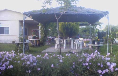 Kalyves Polygyrou House | Country House Kalyves, 2 bedrooms, sleeps 6, 700sqmgarden, 180m from beach