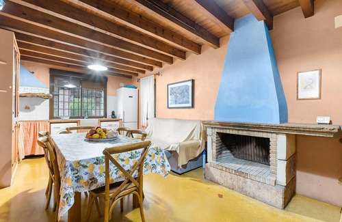 Catral House | Country House 'La Carrasca' with Private Pool, Private Terrace and Wi-Fi