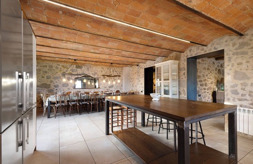 Berga House | Country House 'La Creu De La Pinya' with Mountain View, Wi-Fi and Air Conditioning
