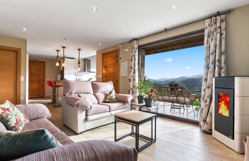 Soto de Cangas House | Country House 'La Tachuela' with Mountain View, Private Garden and Wi-Fi