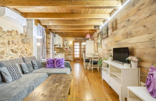 Oden Villa | Country House 'Moli' with Lake View, Wi-Fi and Air Conditioning