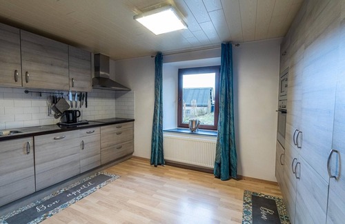 Stoumont House | Country House near Coo Waterfalls with Jacuzzi