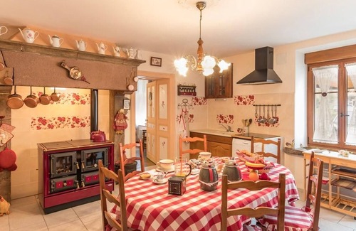 Francalmont Cottage | Country house near Luxeuil-Les-Bains with WiFi and orchard