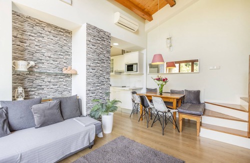 Oden Villa | Country House 'Panoramico' with Lake View, Wi-Fi and Air Conditioning
