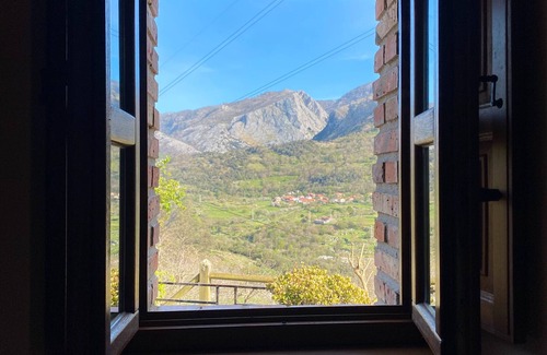Penamellera Baja House | Country House 'Para Casa De Abajo' with Mountain View, Private Terrace and Wi-Fi