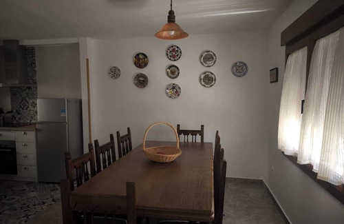 Navaluenga House | Country House 'Quercus' with Mountain View, Wi-Fi and Air Conditioning