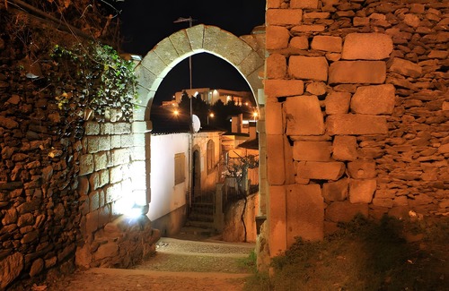 Vila Flor House | Country House 'Suite Familiar Deluxe' with Mountain View, Shared Terrace and Wi-Fi