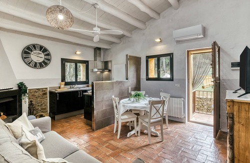 Madremanya House | Country House 'Tarres L'olivera Madremanya' with Mountain View, Wi-Fi and Air Conditioning