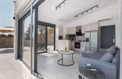 Kavallos Villa | Country House 'Villa Anastasia' with Sea View, Wi-Fi and Air Conditioning