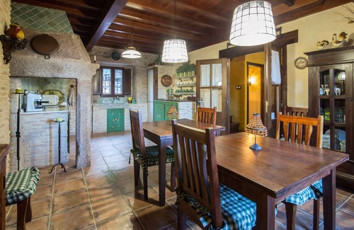 O Pindo Cottage | Country house with terraces and sea views only 50 meters from the beach.