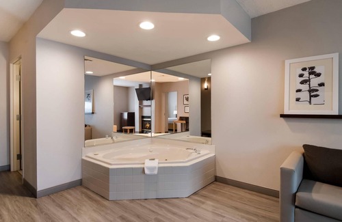 Harrisburg Hotel | Country Inn & Suites by Radisson, Harrisburg Northeast - Hershey