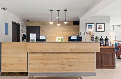 North Industrial Hotel | Country Inn & Suites by Radisson, Saskatoon, SK