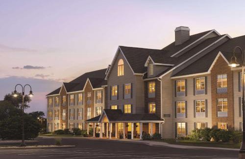 Monona Hotel | Country Inn & Suites by Radisson, Madison, WI