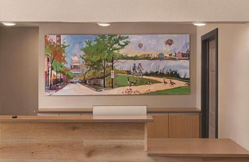 Monona Hotel | Country Inn & Suites by Radisson, Madison, WI