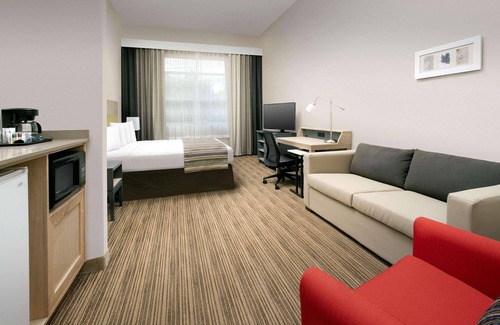 Humble Hotel | Country Inn & Suites by Radisson, Houston Intercontinental Airport East, TX