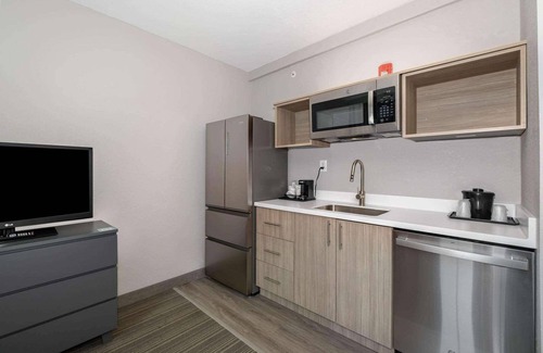 Port Canaveral Hotel | Country Inn & Suites by Radisson, Port Canaveral, FL