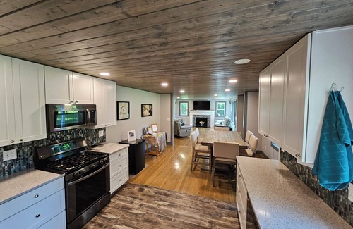 Gallatin House | COUNTRY LIVING JUST 3 MILES FROM GALLATIN SQUARE