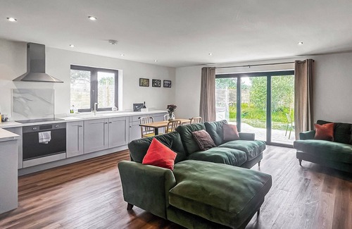 Attleborough Ski Chalet | Country Lodge Deluxe