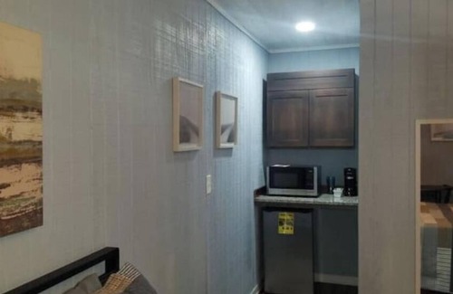 Baxley House | Country motel come relax 5 room