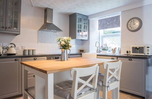 Lanark House | COUNTRY NEST- Cosy Spacious Holiday House