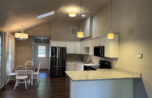 Decker Place House | Country resort 5 bedroom Main House and 1 bedroom guest house combined.