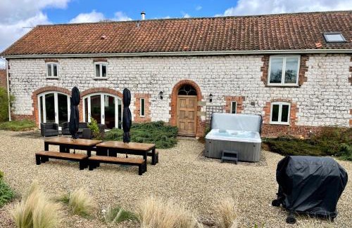 Potter Brompton House | Country Retreat, hot tub, games room, dog friendly