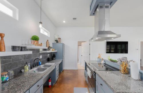 La Grange House | Country Retreat Near Downtown, Winery and Brewery