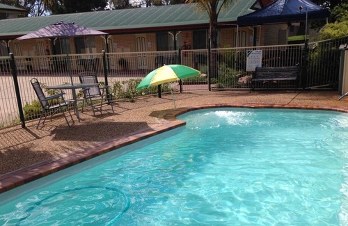Warwick Hotel | Country Rose Motel Warwick