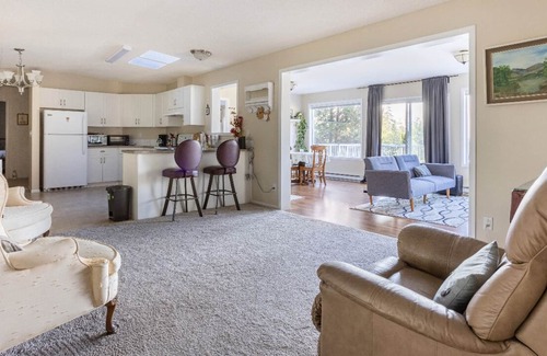Maple Ridge House | Country-stay With Mountain Views and Access to Trails