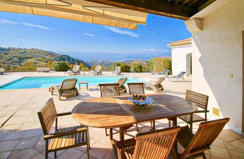 Mouans-Sartoux Villa | Country villa - Sleeps 8 - Mimosa view