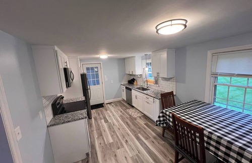 Granby House | Countryside 4-bedroom house with WiFi and AC in peaceful Granby