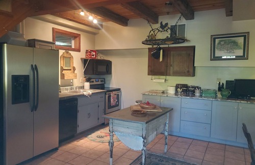 Middletown Cabin | Countryside Cabin with Mountain Views near Surreybrooke Gardens
