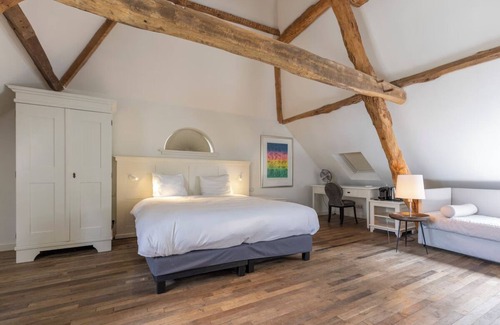 Baarlo Hotel | Countryside Calm with Modern Comfort and Free Parking! Onsite Dining