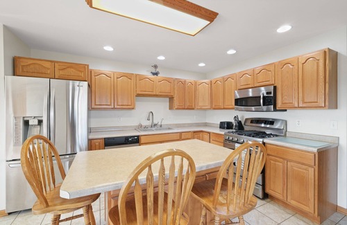 Marseilles House | Countryside Cottage 5 Bed 3 Bath