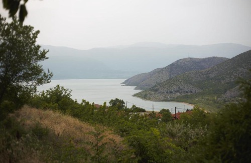 Edessa House | Countryside Cottage with Garden & Lake View