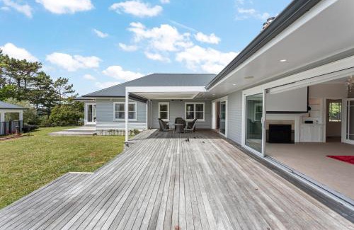 Whitford House | Countryside Haven Retreat with Pool and Deck