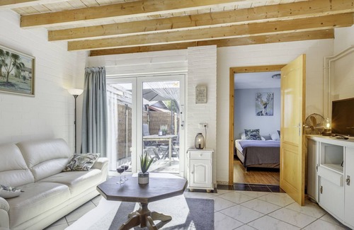 Mechelen House | Countryside Holiday Home in Mechelen with Terrace