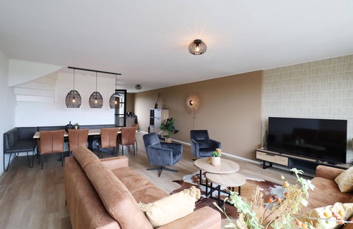 Leons House | Countryside Home in Leons