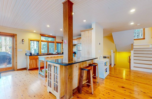 Ludlow Cabin | Countryside, lakefront cabin with kayaks, stone fireplace, balcony, & fast WiFi